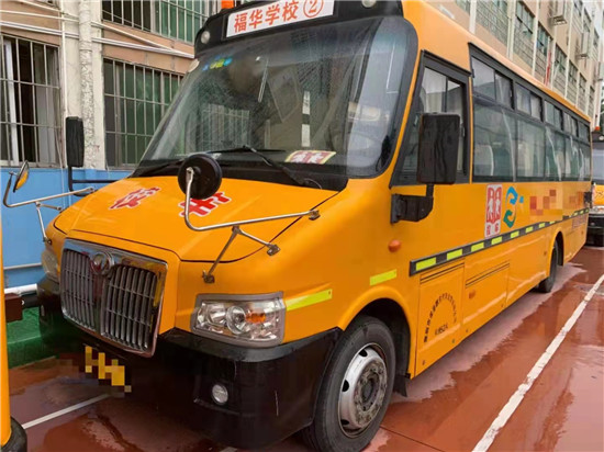 51座校车