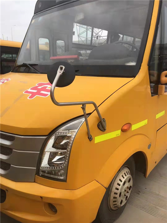 二手25座校车